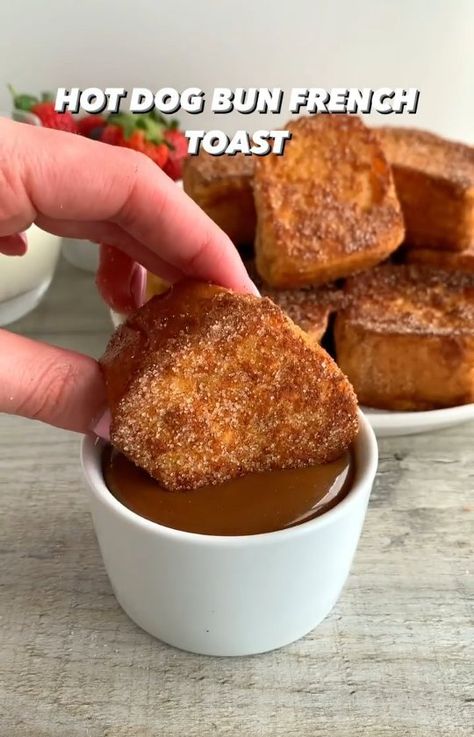 Hot Dog Bun French Toast, Bread For French Toast, Hot Dog Bun, French Toast Bites, Delicious French Toast, Salted Caramel Sauce, French Toast Easy, Tasty Baking, Sweet Snacks Recipes