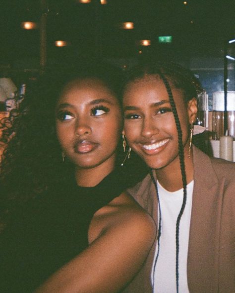 Black Women Best Friends, Pic With Sister, Black Friends Aesthetic, Cousins Aesthetic, Go Best Friend, Black Sisters, Sister Photos, Black Femininity, Best Friends Aesthetic