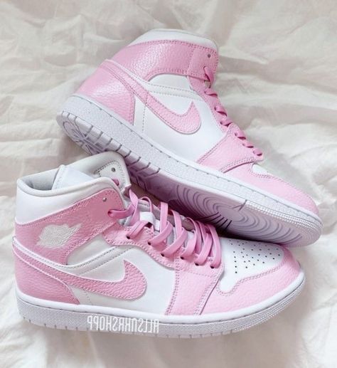 Pink Shoes Aesthetic, Rosa Jordans, 4 Jordans, Air Jordan 4 Fire Red, Retro 4 Jordans, Skor Sneakers Nike, Παπούτσια Nike Free, Jordan 4 Fire Red, Обувь Air Jordan