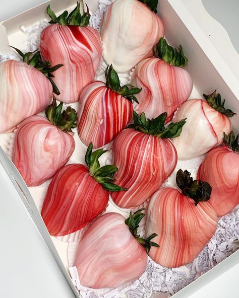 White And Red Chocolate Strawberries, Marbled Chocolate Covered Strawberries, Strawberry Boxes Chocolate Covered, Red And White Chocolate Strawberries, Red Chocolate Covered Strawberries, Marble Strawberries, Desserts Photos, Dipped Strawberries Recipe, Valentine Chocolate Covered Strawberries