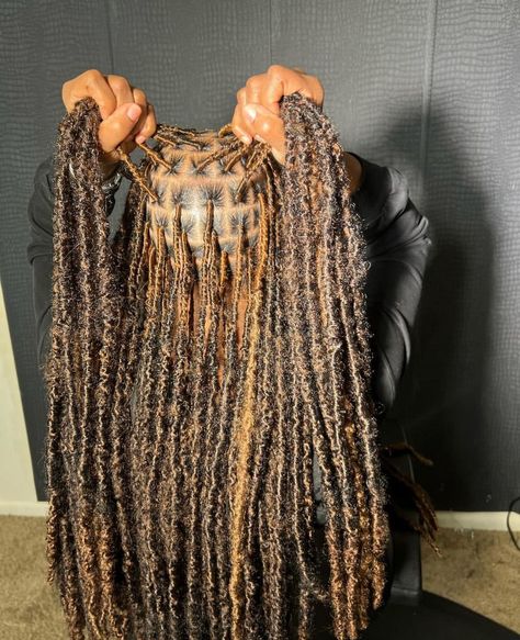 pretty & unique. Indie Locs, Locs With Loose Ends, Black Hair Protective Styles, Braided Hairstyles For Black Women Cornrows, Big Box Braids Hairstyles, Cute Simple Hairstyles, Style Indie, Braided Hairstyles For Teens, Box Braids Hairstyles For Black Women