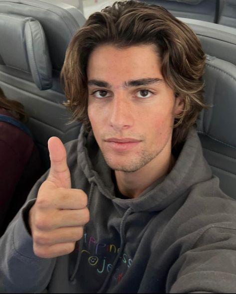 Hockey Hair, Teen Boy Haircut, Surfer Hair, Brown Hair Men, Guy Haircuts Long, Middle Part Hairstyles, Mens Hairstyles Thick Hair, Wavy Hair Men, Men Haircut Styles