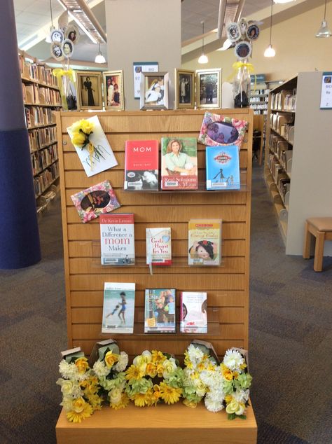 Library Book Displays, Book Displays, Library Displays, Library Ideas, Book Display, Library Books, Mother's Day