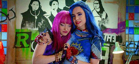 Disney Mal And Evie Descendants, Descendants Music, Descendants Videos, Disney Descendants Characters, Disney Descendants 2, Disney Punk, Evie Descendants, Mal Descendants, Disney Descendants Movie