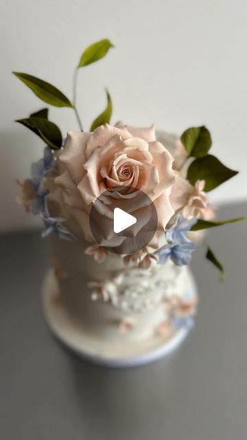 Sugarpaste Flowers Tutorial, Sugarpaste Flowers, Gum Paste Flowers Tutorials, Sugar Paste Flowers, Sugar Flowers Tutorial, Peonies Season, Flower Step By Step, Filler Flowers, Wafer Paper Flowers