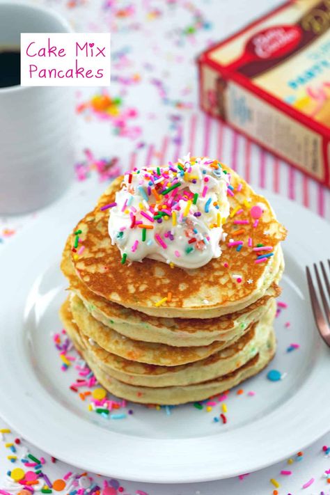 Cake Mix Pancakes -- Did you know that with a box of cake mix and three other simple ingredients, you can have a batch of deliciously tasty pancakes in no time at all? This easy recipe for Cake Mix Pancakes will make your weekend breakfasts so fun! Cake Batter Pancakes, Birthday Cake Pancakes, Cake Mix Pancakes, Fun Pancakes, Pancake Mix Recipe, Yum Breakfast, Pancake Cake, Funfetti Cake Mix, Baked Recipes