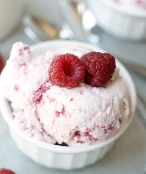 Raspberry Ice Cream Recipe, Cuisinart Ice Cream, Cuisinart Ice Cream Maker, Raspberry Ice Cream, Ice Cream Maker Recipes, Raspberry Recipes, Produk Apple, Homemade Ice Cream Recipes, Cold Treats