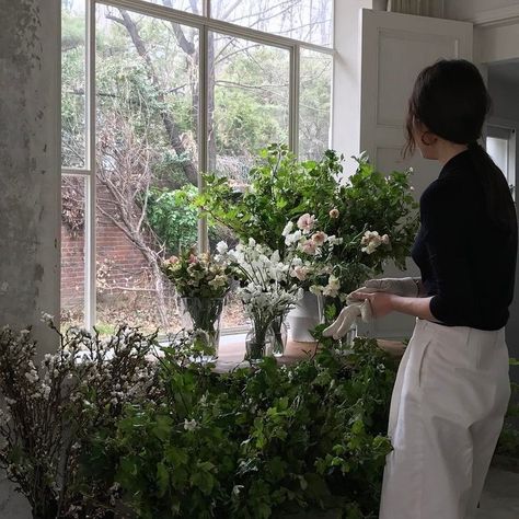 Green Aesthetic, My Flower, Flower Shop, Aesthetic Girl, Flower Power, Aesthetic Pictures, Florist, Planting Flowers, Beautiful Flowers