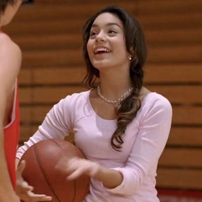 Gabriella High School Musical Outfit, Gabriella Montez Outfits Hsm 1, Gabriella Montez Icons, Gabriela Montez Outfits, Gabriella High School Musical Outfits, Gabriella Montez Aesthetic, Gabriella Montez Outfits, Vanessa Hudgens High School Musical, High School Musical Outfits