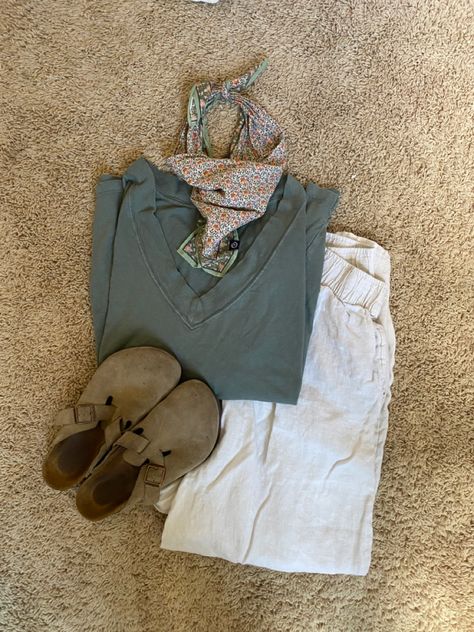 Granola Teacher Outfit, What To Wear To Beach, Summer Granola Outfit, Thrift Outfits Ideas, Summer Granola, Granola Outfits, Classic Style Outfits, Granola Girl, Outfit Inspo Fall