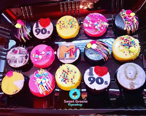 90s Theme Chocolate Covered Strawberries, Themed Chocolate Covered Oreos, 90s Decorations, Bday Plans, 2000s Theme, 32 Birthday, Custom Desserts, Covered Oreos, Party Tables