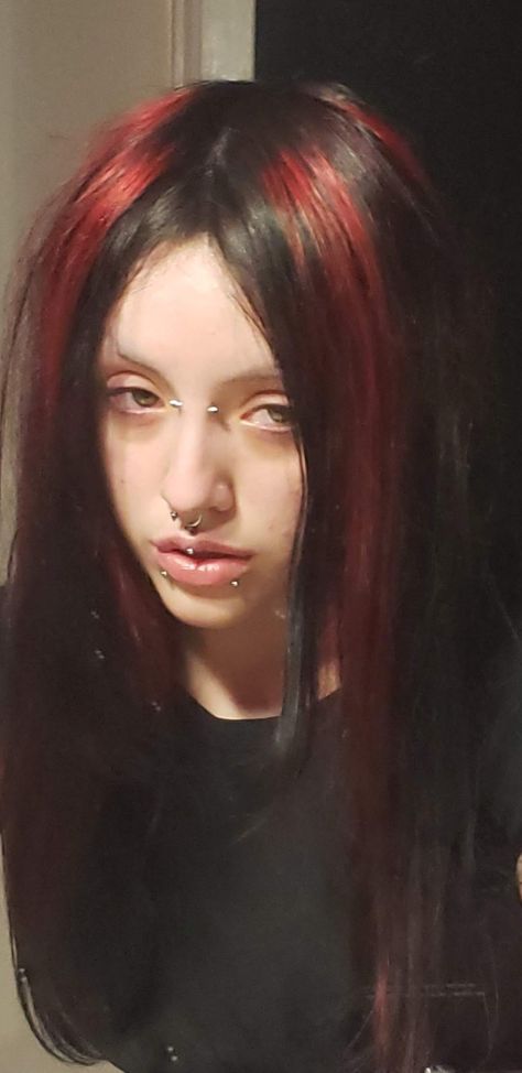 red streaks gothic girl dead girl metalhead girl Goth Black And Red Hair, Dark Red Alt Hair, Thick Face Framing Bangs, Cute Hair Colors For Dark Hair, Alt Red And Black Hair, Dark Red Hair Dye Ideas, Hair Dye Red Ideas, 90s Dyed Hair, Brown And Dyed Hair