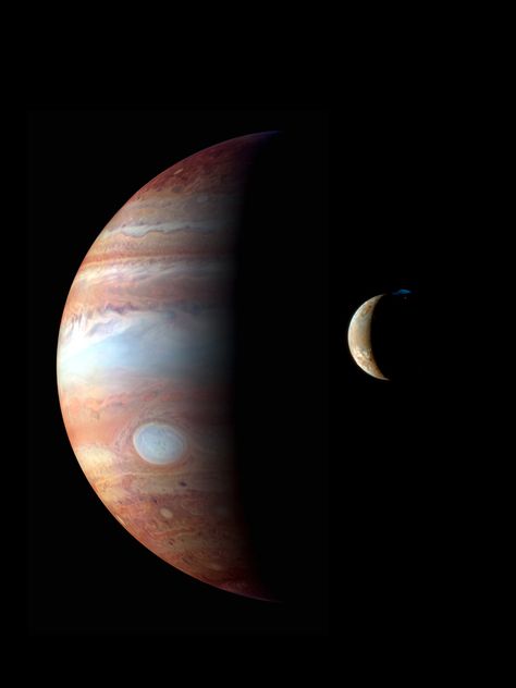 A montage of images of Jupiter and its volcanic moon Io Jupiter And Io, Juno Spacecraft, Nasa Solar System, Great Red Spot, Jupiter Moons, Sistem Solar, Gas Giant, Black Holes, Science Photos