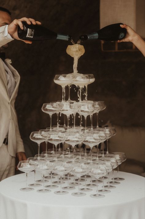 Kreativ Wedding - weddingphotos & weddingfilms | Champagne Tower at a Puglia wedding Champagne Tower Wedding, Wedding Cocktail Bar, Puglia Wedding, All Black Party, White Winter Wedding, Disco Glam, Bday Party Theme, Champagne Tower, Black Tie Affair