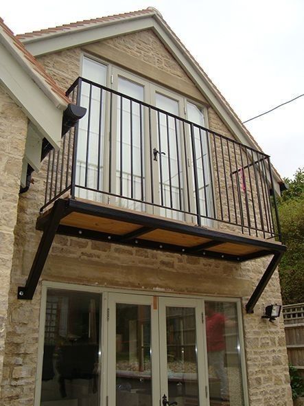 Balcony Pergola, Exterior Facelift, Attic Balcony, Juliette Balcony, Asma Kat, House With Balcony, Juliet Balcony, House Balcony, Balcony Grill