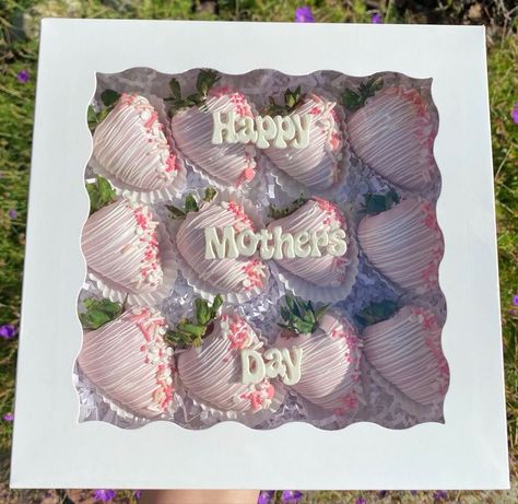 Mother Day Strawberries Ideas, Chocolate Strawberry Box Ideas, Mother’s Day Strawberry Boxes, Mother’s Day Chocolate Covered Strawberries, Mothers Day Chocolate Covered Strawberry, Mothers Day Strawberries Boxes, Mothers Day Dessert Boxes, Mother’s Day Strawberries, Covered Strawberries Bouquet