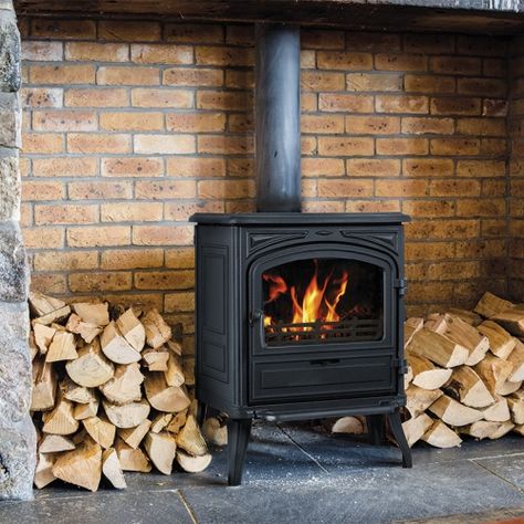 Franco Belge Bourgogne Oil Stove Hearth Pads, Small Wood Burning Stove, Design Camino, Oil Stove, Firewood Holder, Gas Fireplace Insert, Cast Iron Stove, Firewood Rack, Firewood Storage