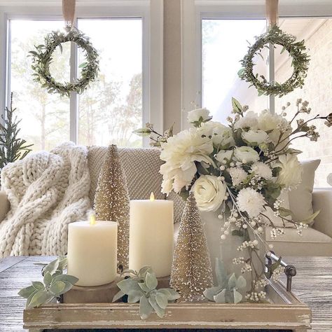 Christmas Coffee Table, January Decor, Christmas Coffee Table Decor, Cozy Winter Decor, Tafel Decor, Christmas Dining Table, Coffee Table Centerpieces, Christmas Decor Inspiration, Christmas Themes Decorations