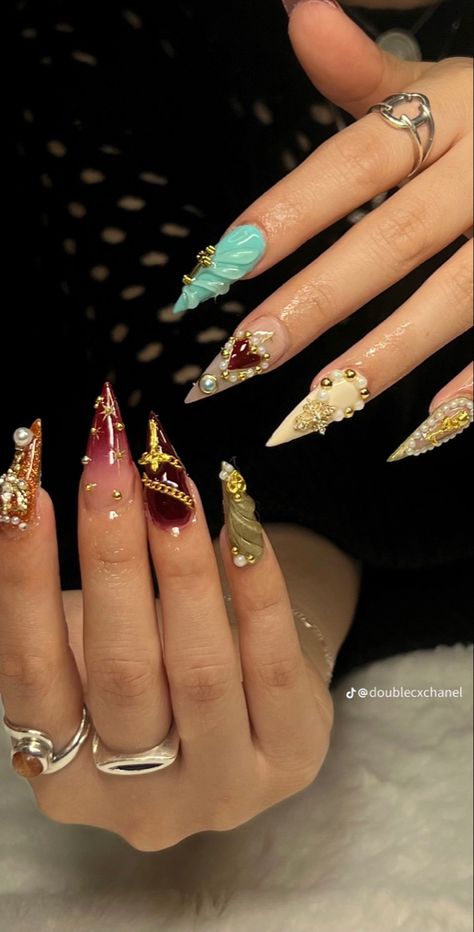 Erykah Badu Inspired Nails, Latina Mami Nails, Unique Stilleto Nails, Nails Inspiration Bling, Gag City Nails, Nail Inspo Maximalist, Kali Uchis Nails Ideas, Zodiac Nails Designs Taurus, Unique Nails Design