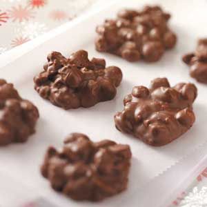 Toffee Peanut Clusters Recipe - just want to say that for an unhealthy candy dessert these little treasures are about the easiest, tastes treats I've ever made - Lyndi Peanut Clusters Recipe, Candy Clusters, Clusters Recipe, Chocolate Peanut Clusters, Peanut Clusters, Gluten Free Candy, Chocolate Covered Peanuts, Milk Chocolate Candy, Christmas Candy Recipes