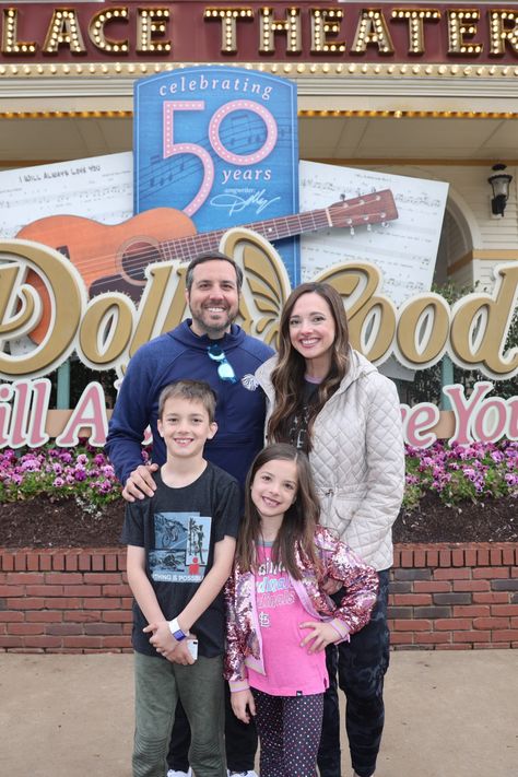 Here are all of my tips and tricks compiled together in… A Mom’s Guide to Dollywood: Dollywood Fall Outfit, What To Wear To Dollywood In The Fall, Dollywood Christmas Outfit, Dollywood Park Outfit Fall, Dollywood Park Outfit Winter, What To Wear To Dollywood, Dollywood Park Outfit, Dollywood Christmas, Dollywood Park