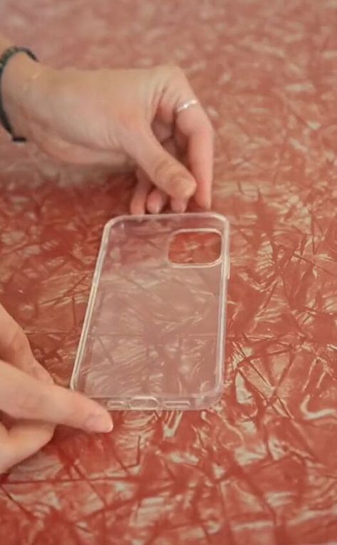 Make Your Own Phone Case, Diy Resin Phone Case, Resin Phone Case, Diy Iphone Case, Easy Art Projects, Quick Diy, Resin Uses, Cases Diy, Cell Case