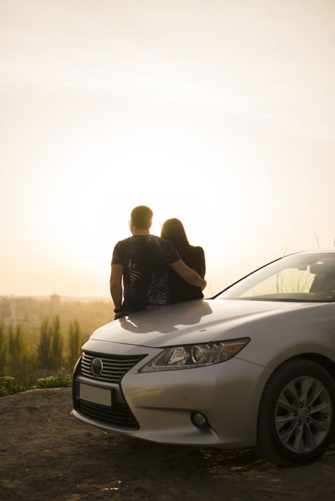 Road trip concept with young couple Free... | Free Photo #Freepik #freephoto #car #travel #love #woman Tableau Couple, Couple Stills, Couple In Car, Mehendi Photography, Couple Travel Photos, Classic Car Photoshoot, Shooting Couple, Car Pic, Car Poses