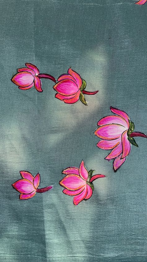 Cloth Painting, Fashionable Saree, Saree Painting Designs, Lotus Painting, Fabric Painting Techniques, Saree Painting, Fabric Work, Colour Combinations Fashion, Painted Fabric