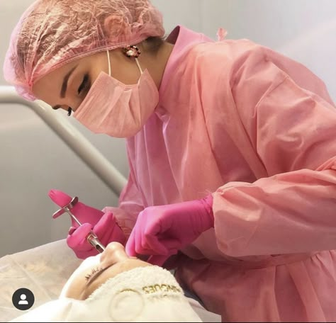 Dental Care Aesthetic, Dentist Girl Aesthetic, Pink Dental Aesthetic, Dentist Girl, Dentist Woman, Dermatologist Aesthetic, Dentist Photo, Woman Dentist, Female Dentist