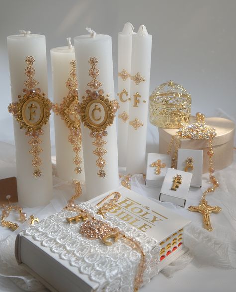 Catholic Wedding Decor, Wedding Essentials Set, Gold Wedding Ceremony, Wedding Day Accessories, Bible Search, Wedding Fancy, Catholic Wedding Ceremony, Wedding Bible, Wedding Accesories