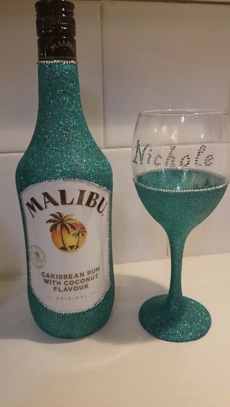 Malibu Rum Bottle Glitter, Glitter Malibu Bottle, Glittered Alcohol Bottle, Malibu Bottle Decorated, Glitter Bottle Diy Alcohol, Alcohol Bottle Decorations, Glitter Wine Glasses Diy, Glitter Bottles, Bedazzled Bottle