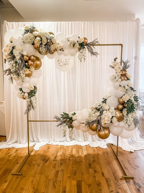 Wedding Arch Ideas Balloons, Flower Arch With Balloons, Engagement Balloon Arch Ideas, Wedding Backdrop Balloons And Flowers, Celebration Of Life Balloon Garland, Balloon Floral Arch, Ballon Garland With Flowers, Balloon And Flower Garland, Wedding Decor With Balloons