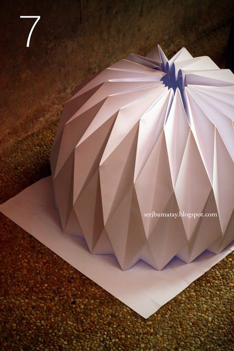 How to make an origami paper lantern. pin now, try later. Origami Light, Lampshade Tutorial, Origami Lampshade, Diy Luminaire, Vika Papper, Paper Lanterns Diy, Origami Lamp, Lampe Diy, Diy Lampe