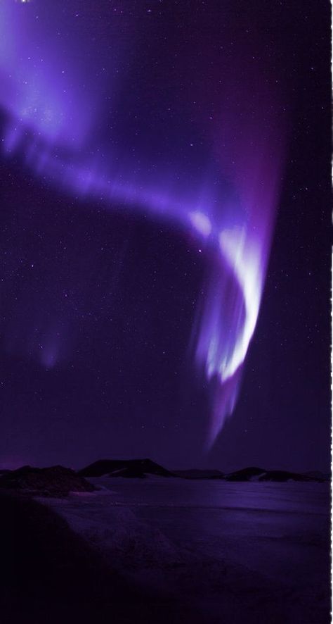 Violet Light Aesthetic, Purple Magic Background, Purple Aurora Borealis, Purple Aurora Wallpaper, Bluish Purple Aesthetic, Space Pictures Wallpaper, Purple Vibe Wallpaper, Violet Blue Aesthetic, Blue Violet Aesthetic