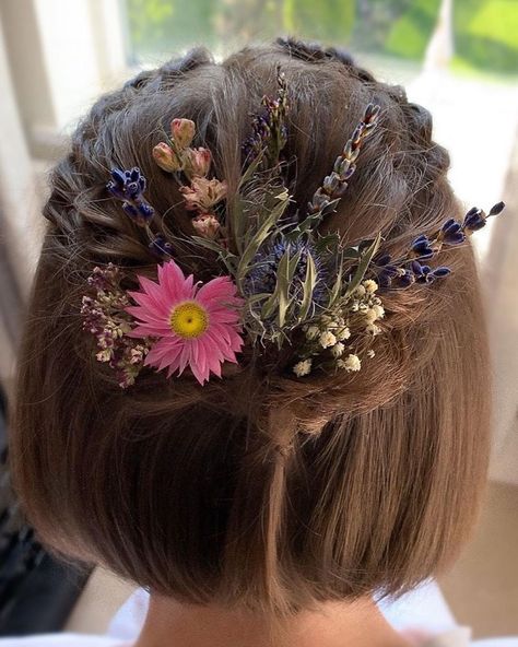 HAIR & MAKEUP ARTIST on Instagram: “🌸 WILDFLOWERS 🌸” Short Hair Floral Hairstyle, Wedding Hair Accessories For Short Hair, Flowers In Short Hair, Short Hair With Flowers, Fairy Hair Short, Wedding Hairstyles Flowers, Short Bride Hairstyles, Fantasy Formal, Senior Dresses