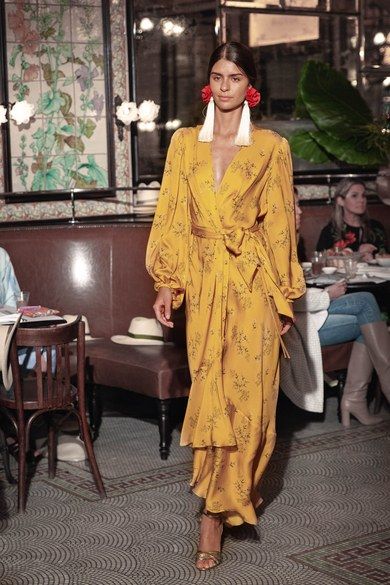 Estilo Hippie, Silk Wrap Dresses, Johanna Ortiz, 2019 Fashion, 여자 패션, Fashion Show Collection, Looks Style, Mode Inspiration, Kebaya