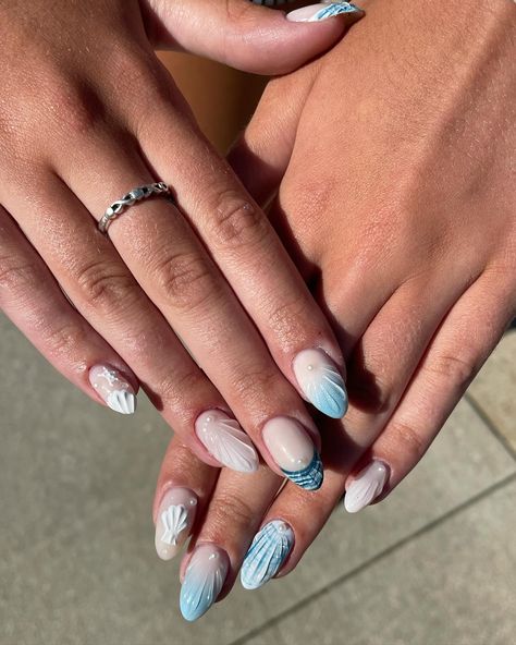 sea shell nails for summer Blue Shell Nails, Summer Shell Nails, Mallorca Nails, Sea Shell Nails, Shell Nails, Hawaii Nails, Seashell Nails, Mermaid Nail, Nails For Summer