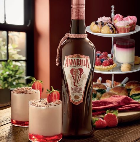 Amarula Strawberries and Cream Recipe Amarula Drink, Strawberries And Cream Recipe, Cream Liqueur, Deilig Mat, Cream Recipes, Strawberries And Cream, Wine And Spirits, Drink Recipes, Liqueur