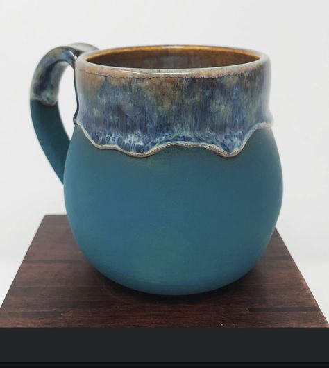 Camille Hoffma - velvet underglaze blue green. Top- iron luster and textured turquoise. Velvet Underglaze, Glazing Pottery, Textured Turquoise, Glaze Combos, Amaco Glazes, Ceramic Glaze Recipes, Ceramics Ideas, Glaze Ceramics, Pottery Glazes