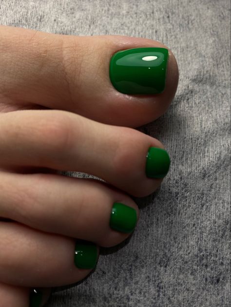 Pedicure Green Toenails, Pedicure Styles, Green Pedicure, Green Toes, Drippy Nails, Green Toe Nails, Feet Nail Design, Multicolored Nails, Gel Toe Nails