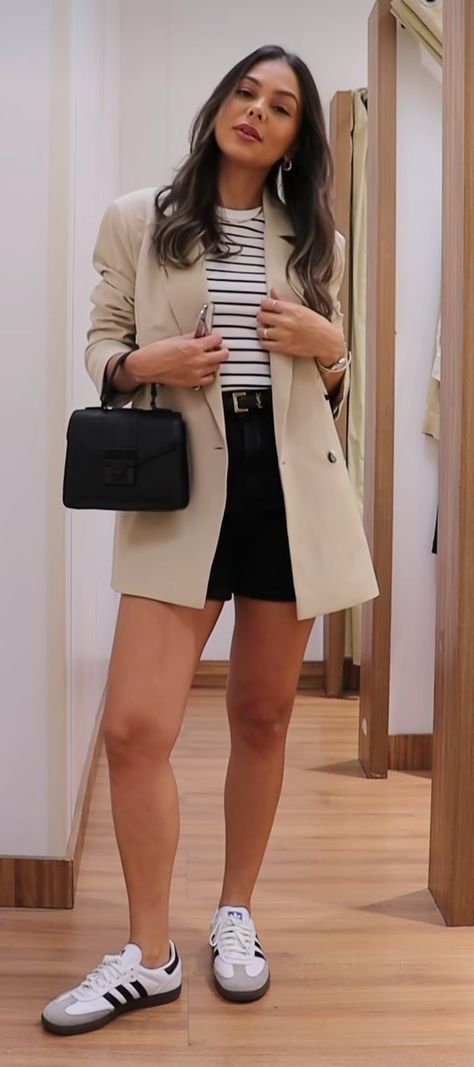 Smart Wardrobe, Monte Verde, Tan Blazer, Brown Blazer, Blazer Beige, Outfits 2022, Blazer And Shorts, Adidas Samba, Outfits Casuales