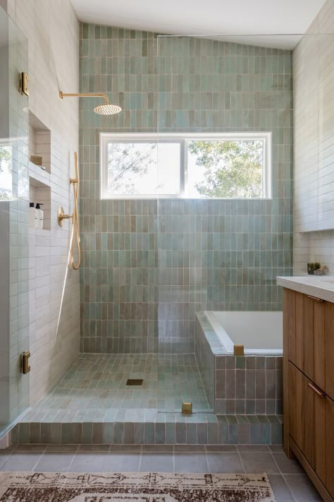 17 Luxurious Walk-In Shower Ideas From Designers Walk In Shower Ideas, Bathroom With Tub, Primary Bathroom, Bathroom Tub, Primary Bath, Master Bath Remodel, Bathroom Inspiration Decor, Bad Design, Main Bathroom