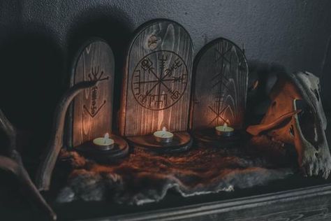 Viking Altar, Norse Pagan Altar, Escudo Viking, Branch Diy, Viking Aesthetic, Kule Ting, Fairy Boy, Viking Warriors, Viking Decor