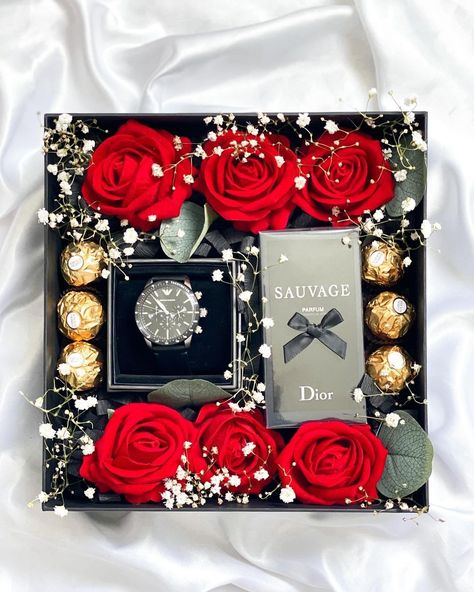 Gift Box For My Boyfriend, Gift Arrangements Ideas For Him, Presents For Boyfriend Birthday, Watch Gift Packing Ideas, Flowers For Boyfriend, Anniversary Gifts Ideas, Bday Gift For Boyfriend, Wedding Gift Hampers, Flowers For Men