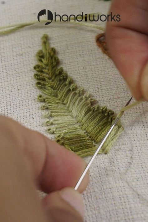 Embroider Leaves, Crocodile Stitch Crochet, Crochet Step By Step, Leaf Stitch, Leaves Embroidery, Sulaman Pita, Basic Hand Embroidery Stitches, Embroidery Leaf, Embroidery Lessons