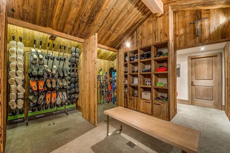 Boot room at the extravagant ski chalet in French Alps - Decoist Ski Boot Storage, Ski Mudroom, Ski Mud Room, Woodsy Bedroom, Ski House Decor, Cozy Window Seat, Ski Room, Mont Tremblant, Classic Dining Room