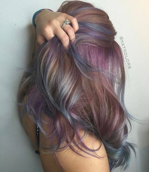 Purple Brown Hair, Purple Hair Highlights, Underlights Hair, Hair Colorful, Kadeřnické Trendy, Dusty Lilac, Purple Highlights, Lilac Hair, Vlasové Trendy