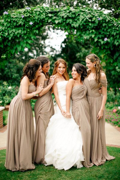 In love with these lovely, brown bridesmaids dresses!!- Maria Com Cha by Luana Soeiro Four Bridesmaids, Beige Bridesmaid Dress, Beige Bridesmaids, Brown Bridesmaid Dresses, Fall Wedding Bridesmaids, Bridesmaid Dresses 2018, Fall Bridesmaids, Fall Bridesmaid Dresses, Simple Bridesmaid Dresses