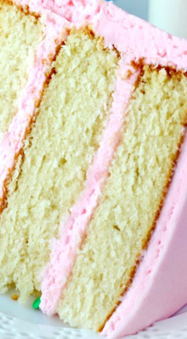 Moist and Fluffy Vanilla Cake Fluffy Vanilla Cake Recipe, Cakes Vanilla, Fluffy Vanilla Cake, Best Vanilla Cake Recipe, Homemade Vanilla Cake, Vanilla Buttercream Icing, Crunch Recipe, Fluffy Cake, Sponge Cakes