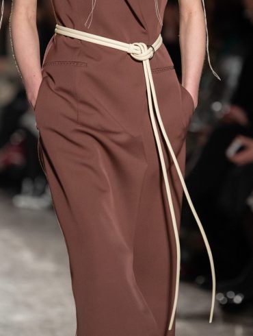 Paracode Ideas, Rope Outfit, Braided Belts, Diy Belt, Cord Belt, Diy Belts, Runway Details, Rope Belt, 2020 Fashion